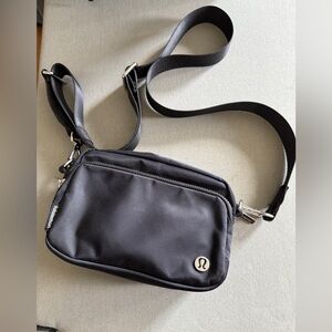 lululemon - Everywhere Crossbody Bag 2L